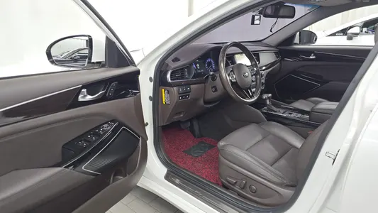 Kia K7 2017 10