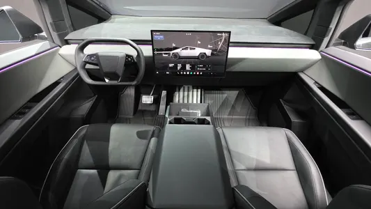 Tesla 사이버트럭 Cyberbeast 2025 7