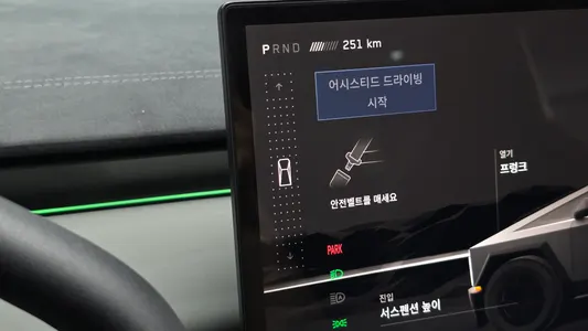 Tesla 사이버트럭 Cyberbeast 2025 9