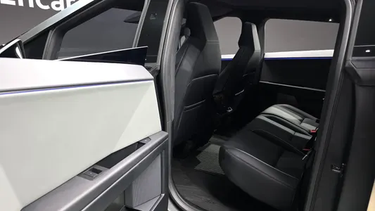 Tesla 사이버트럭 Cyberbeast 2025 11