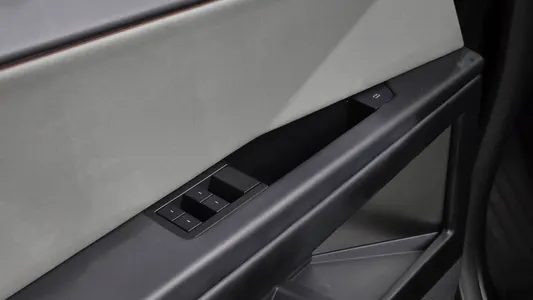 Tesla 사이버트럭 Cyberbeast 2025 15