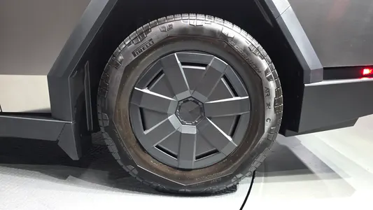 Tesla 사이버트럭 Cyberbeast 2025 21