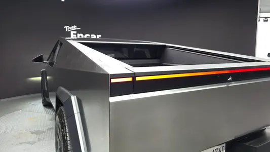 Tesla 사이버트럭 Cyberbeast 2025 23