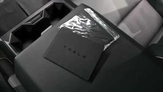 Tesla 사이버트럭 Cyberbeast 2025 32