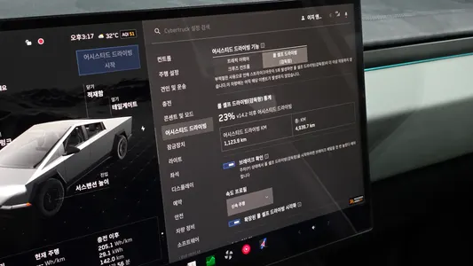 Tesla 사이버트럭 Cyberbeast 2025 30