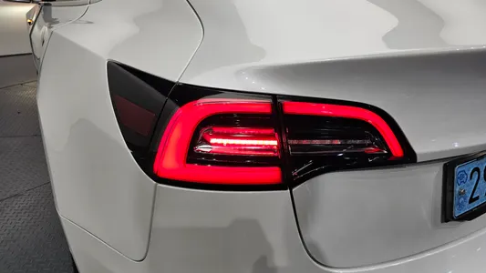 Tesla 3 AWD 2020 24