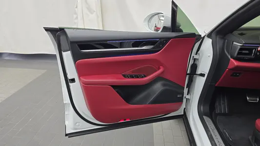 Porsche EV 4S 2025 24