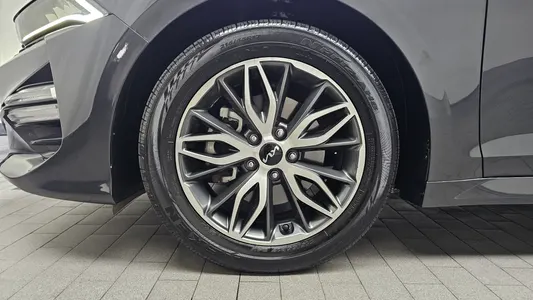 Kia K5 3 2.0 LPI() 2023 5