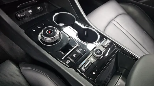 Kia K5 3 2.0 LPI() 2023 9