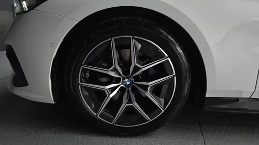 BMW 5 Series (G60) 520i M 2026 5