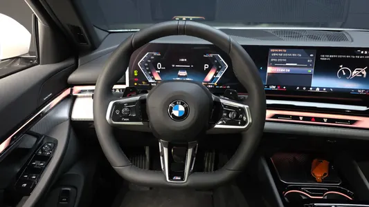 BMW 5 Series (G60) 520i M 2026 14