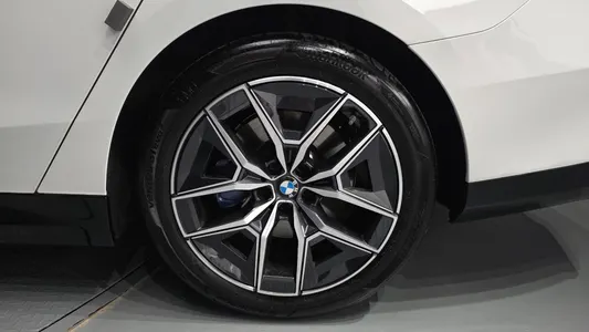 BMW 5 Series (G60) 520i M 2026 21