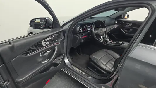 Mercedes-Benz E-Class W213 E300 4MATIC 2017 9