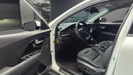 Kia 니로 1.6 HEV 2019 10