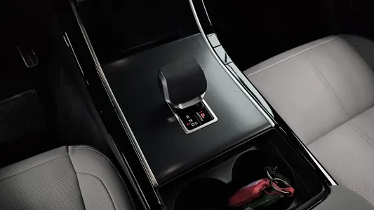 Land Rover 레인지로버 벨라 2.0 P250 SE 2025 8