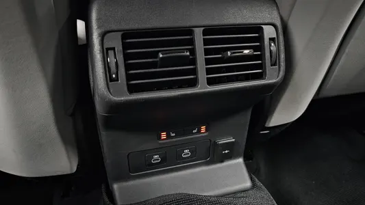 Land Rover 레인지로버 벨라 2.0 P250 SE 2025 17