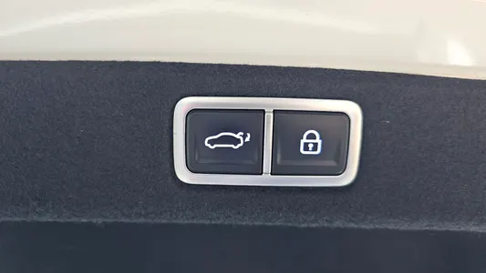 Hyundai (GN7) 2023 16