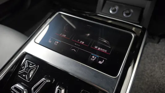 Audi A8 (D5) 55 TFSI LWB 2021 19