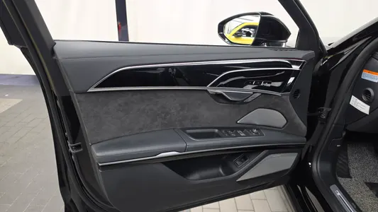 Audi A8 (D5) 55 TFSI LWB 2021 24