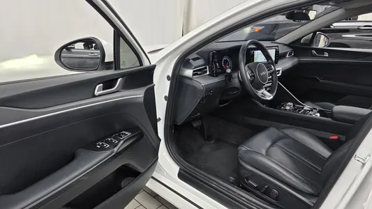 Kia K5 3 2.0 2022 10