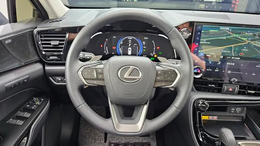 Lexus NX350h 2 2025 13