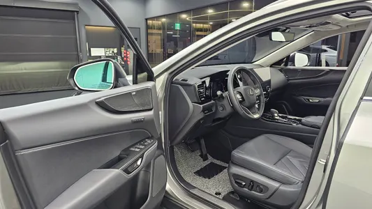 Lexus NX350h 2 2025 10