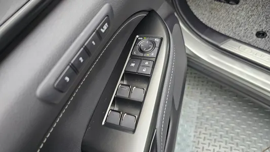 Lexus NX350h 2 2025 17