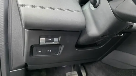 Land Rover 2 D180 SE 2020 16