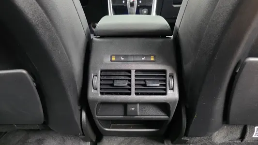 Land Rover 2 D180 SE 2020 18