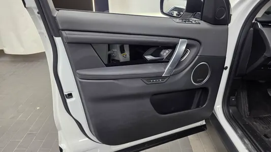 Land Rover 2 D180 SE 2020 24