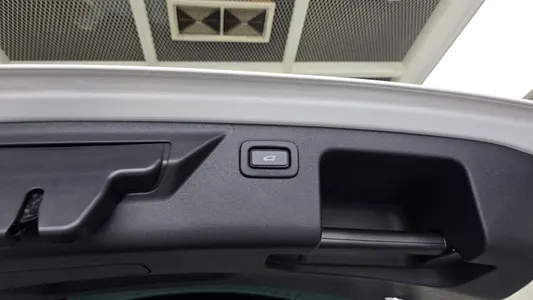Land Rover 2 D180 SE 2020 32