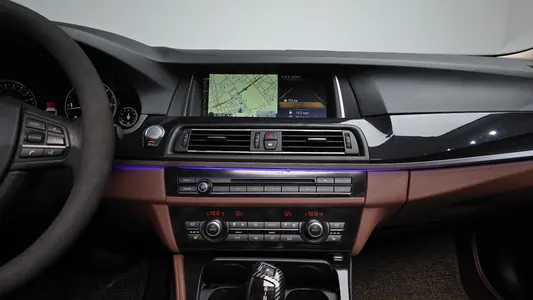 BMW 5 Series (F10) 520d 2015 13