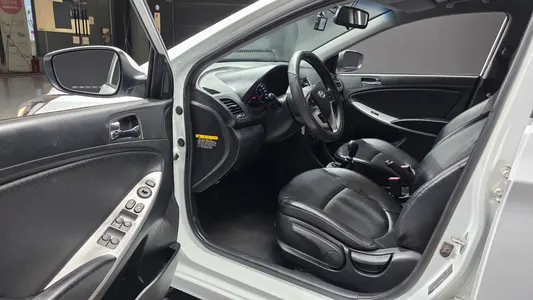 Hyundai () 1.6 VGT 2012 10