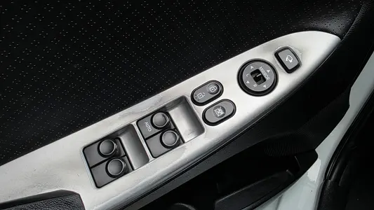 Hyundai () 1.6 VGT 2012 16