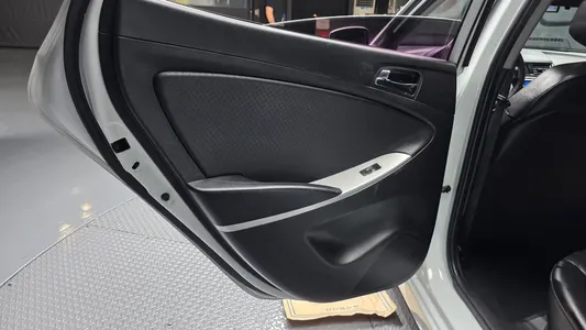 Hyundai () 1.6 VGT 2012 25