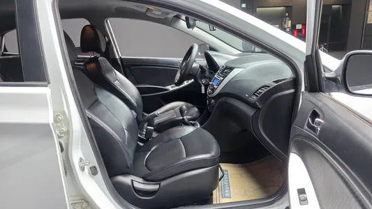 Hyundai () 1.6 VGT 2012 26