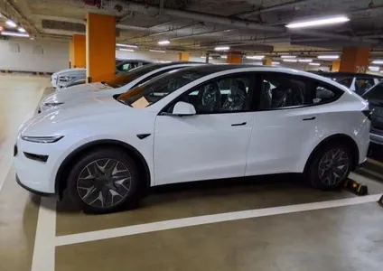 Tesla Y L AWD 2026 5