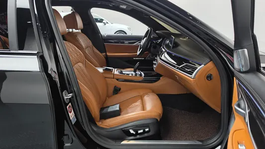 BMW 7 Series (G11) M760Li xDrive 2017 26