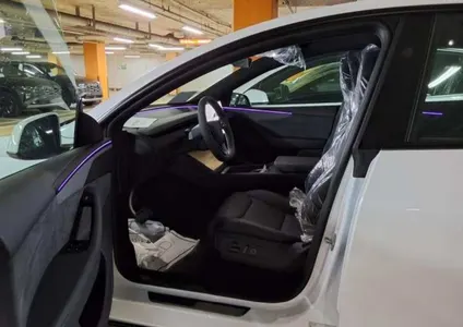 Tesla Y L AWD 2026 4