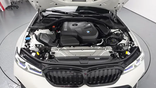BMW 3 Series (G20) 320i M 2025 6