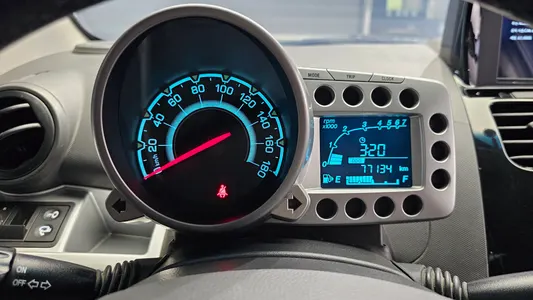 Chevrolet Spark LT 2012 8