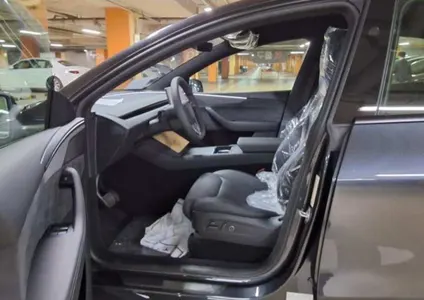 Tesla Y L AWD 2026 4