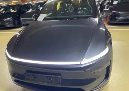 Tesla Y L AWD 2026