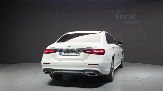 Mercedes-Benz E-Class W213 E220d 4MATIC AMG Line 2023 4
