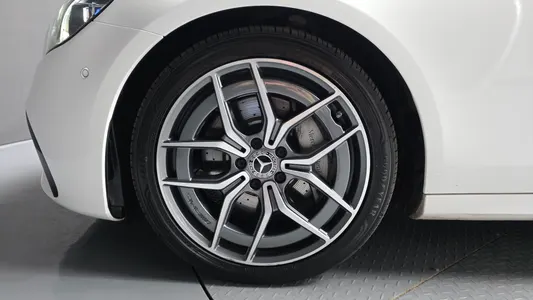 Mercedes-Benz E-Class W213 E220d 4MATIC AMG Line 2023 5