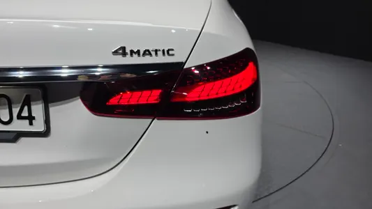 Mercedes-Benz E-Class W213 E220d 4MATIC AMG Line 2023 23