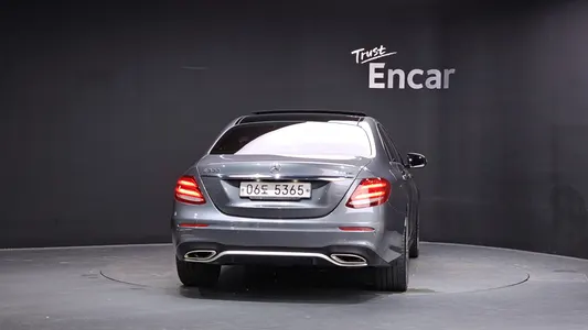 Mercedes-Benz E-Class W213 E300 4MATIC AMG Line 2017 4
