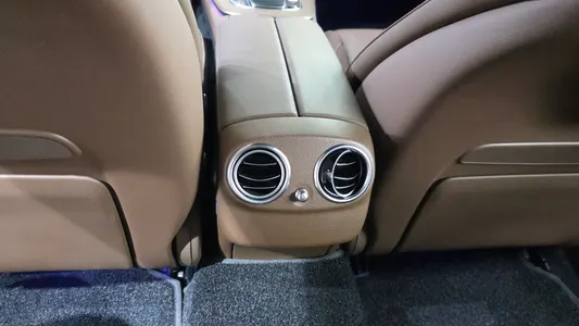 Mercedes-Benz E-Class W213 E220d 4MATIC 2023 32