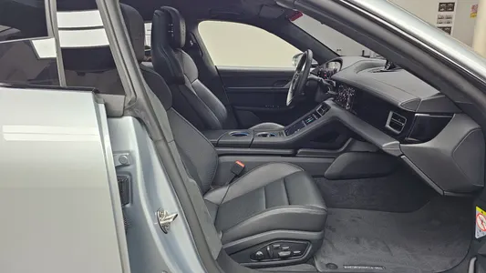 Porsche 타이칸 GTS 2026 10
