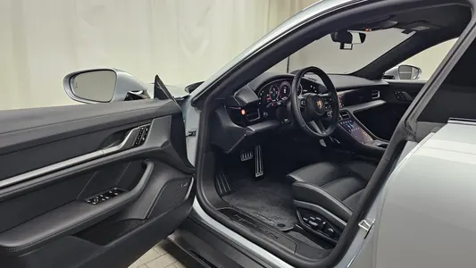 Porsche 타이칸 GTS 2026 9